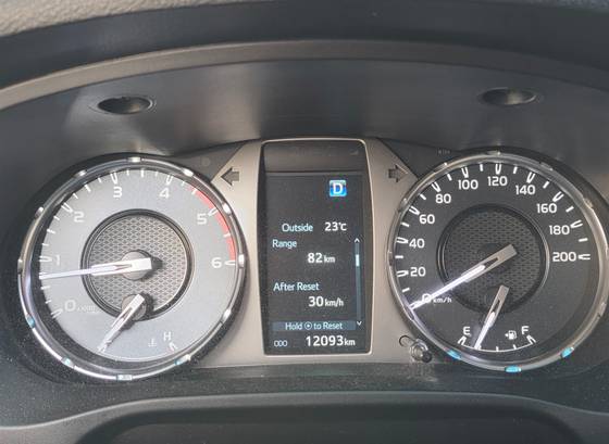TOYOTA HILUX 2.8 D-4D TURBO DIESEL CD SRV 4X4 AUTOMÁTICO